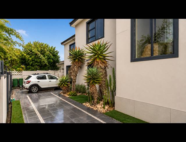 4 BEDROOM FREESTANDING FOR SALE IN FLAMINGO VLEI